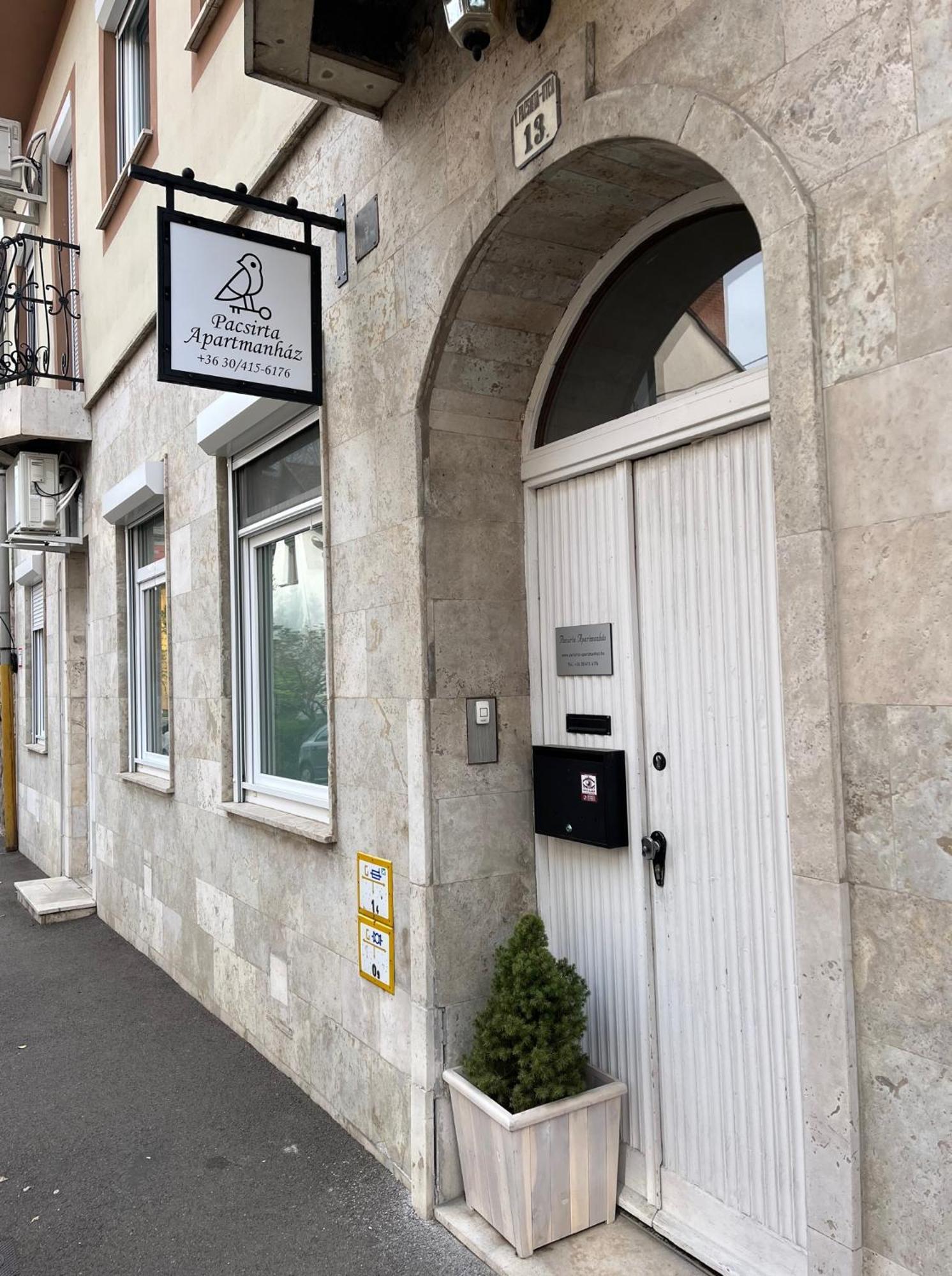 Pacsirta Apartman Grand Έγκερ Εξωτερικό φωτογραφία