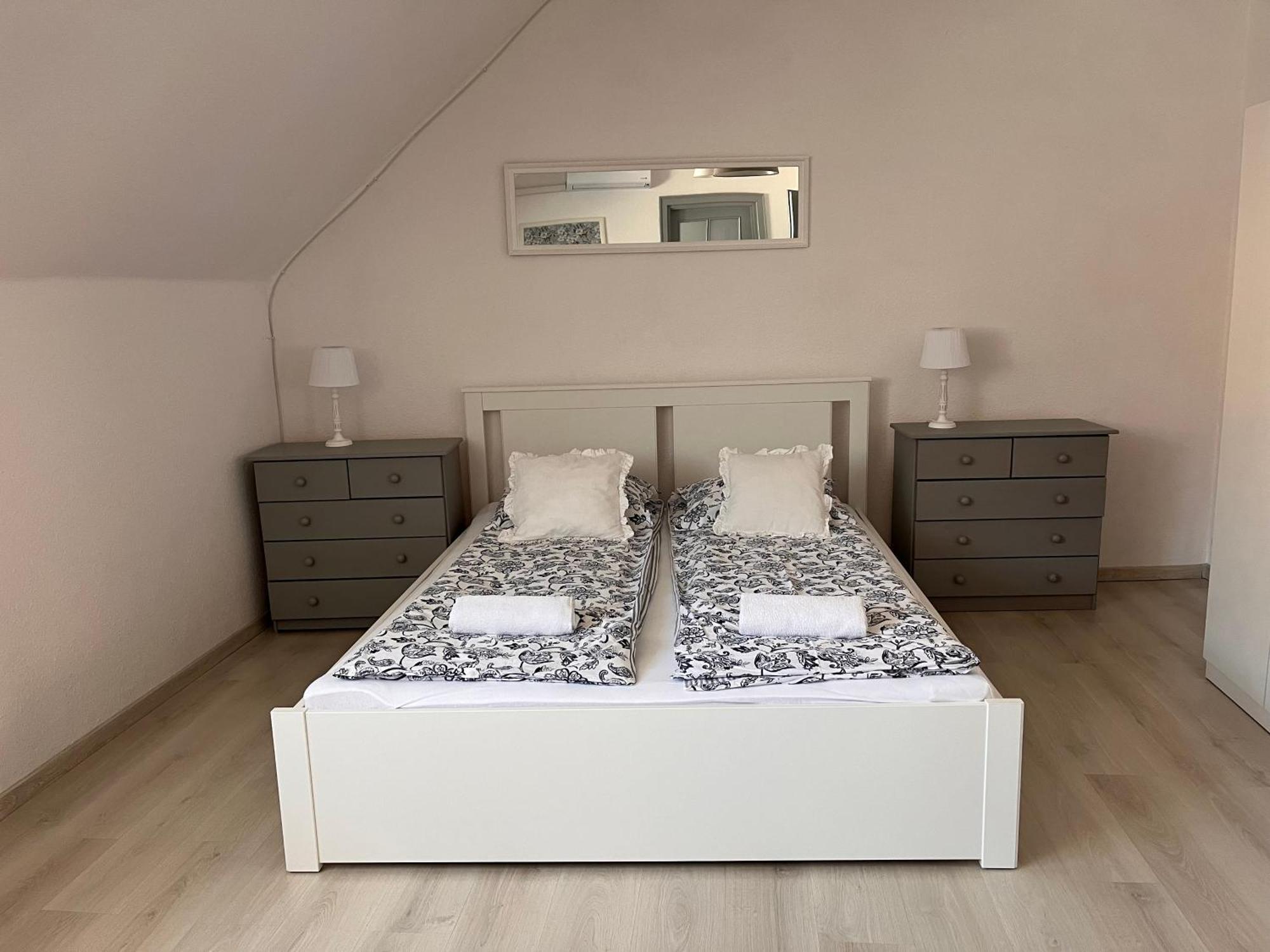 Pacsirta Apartman Grand Έγκερ Εξωτερικό φωτογραφία