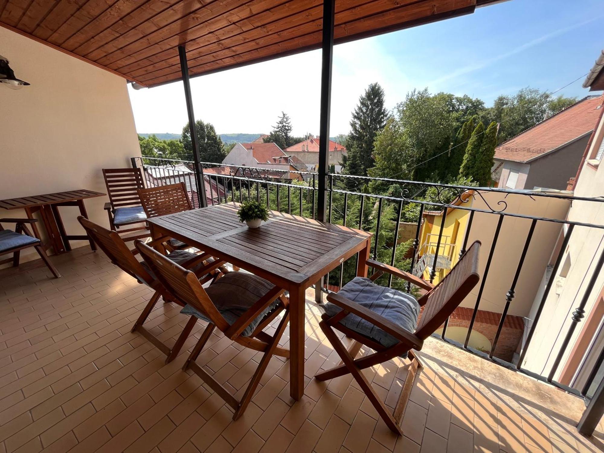 Pacsirta Apartman Grand Έγκερ Εξωτερικό φωτογραφία