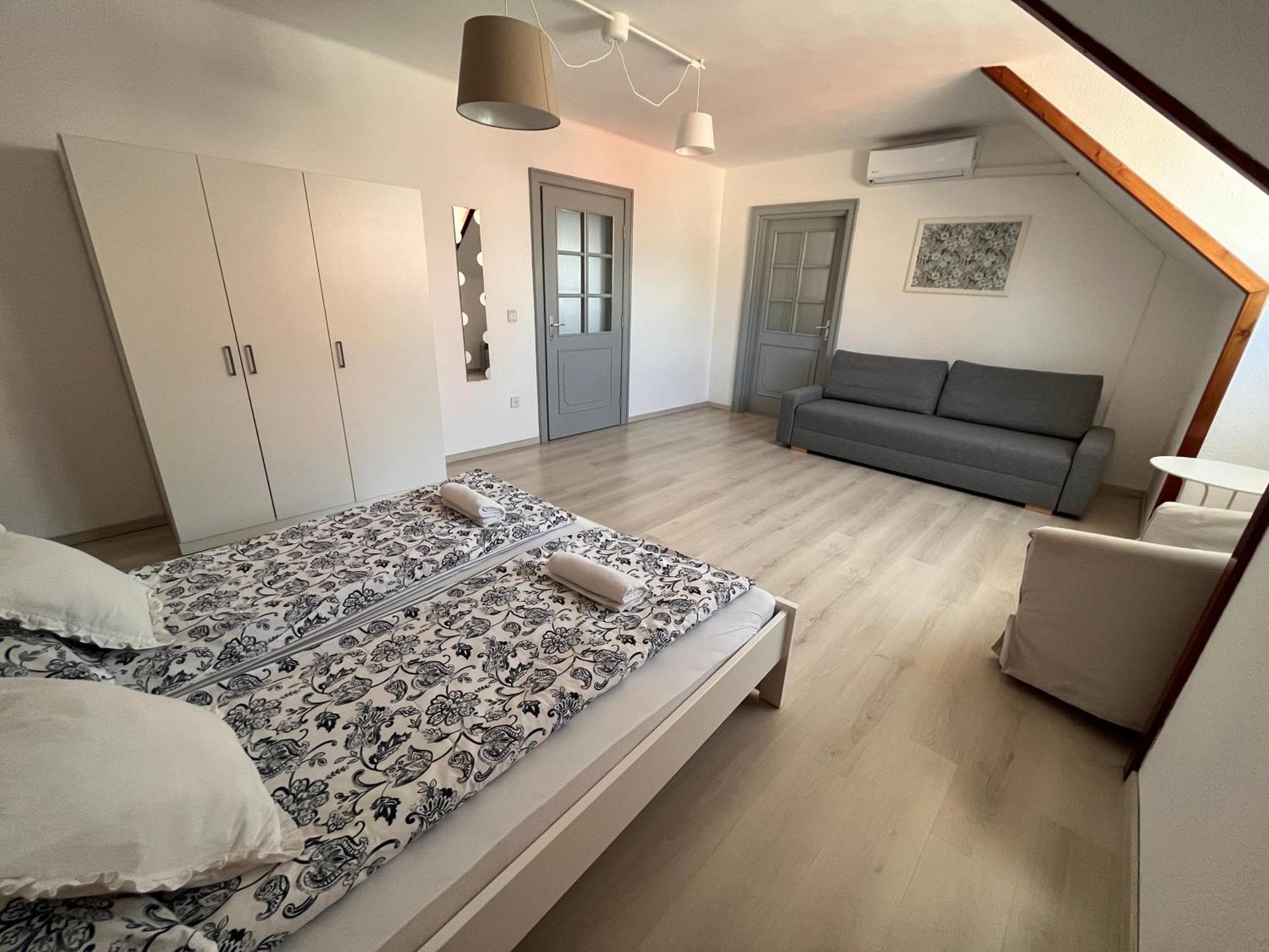 Pacsirta Apartman Grand Έγκερ Εξωτερικό φωτογραφία