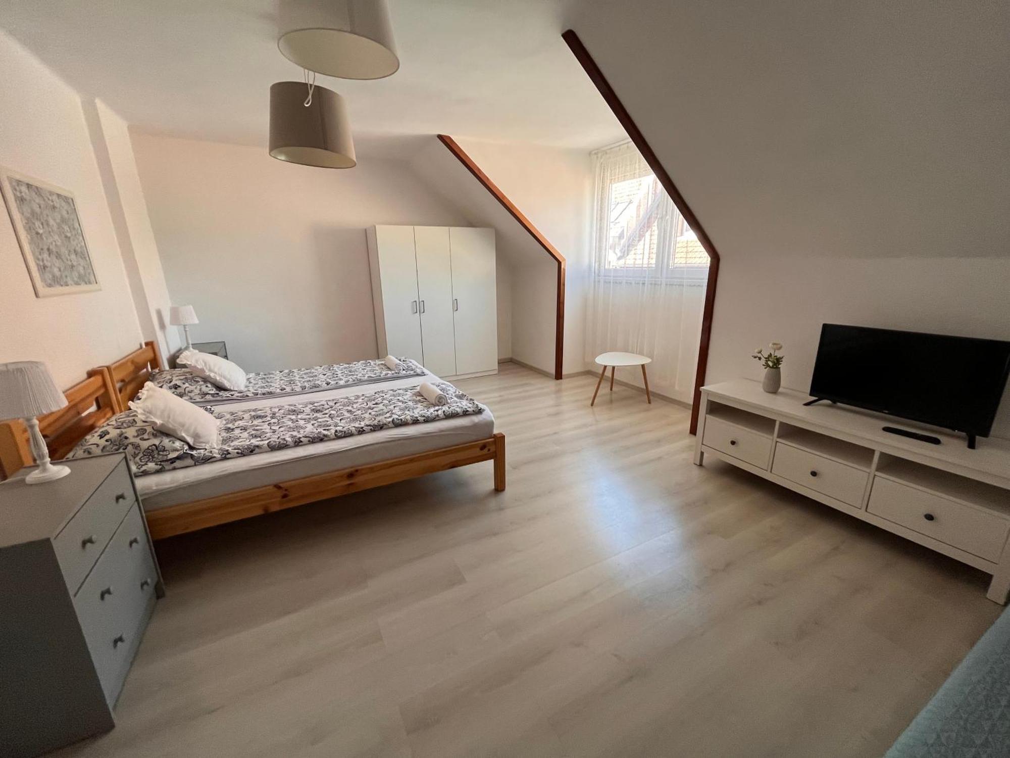 Pacsirta Apartman Grand Έγκερ Εξωτερικό φωτογραφία